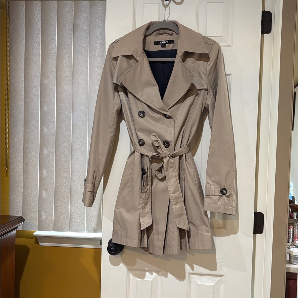 DKNY DOUBLE-BREASTED TRENCH COAT